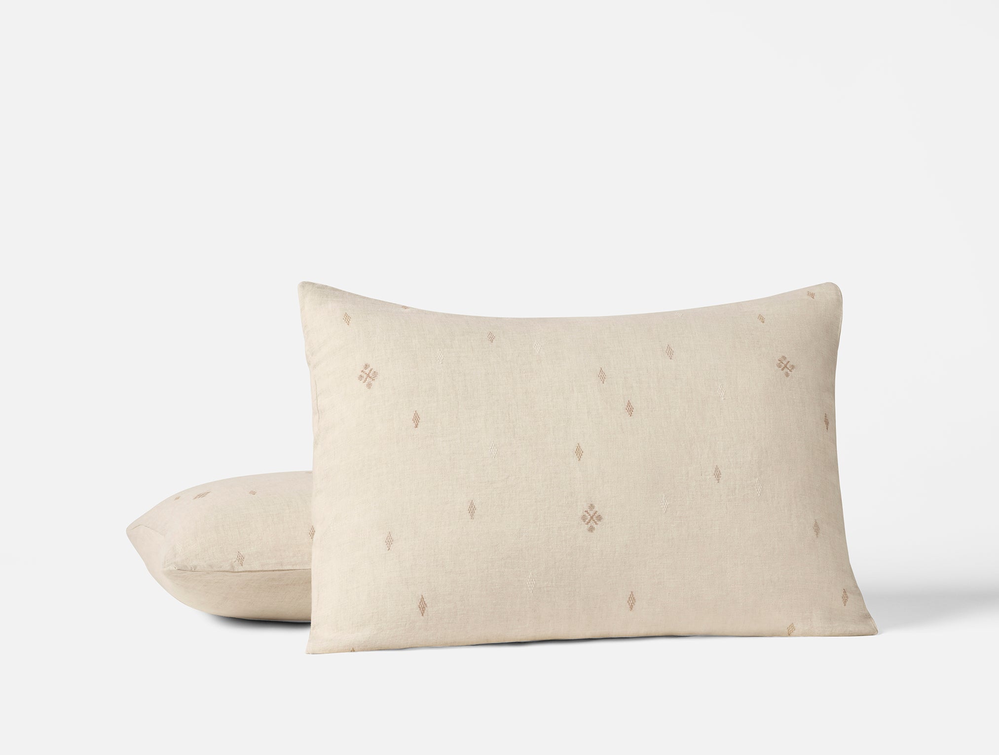 FA24_CambriaEmbroideredOrganicLinen_Sham_Standard_UndyedwMulti_A_1590_bd03bffa-0a61-4024-932b-a9069c85a7b8