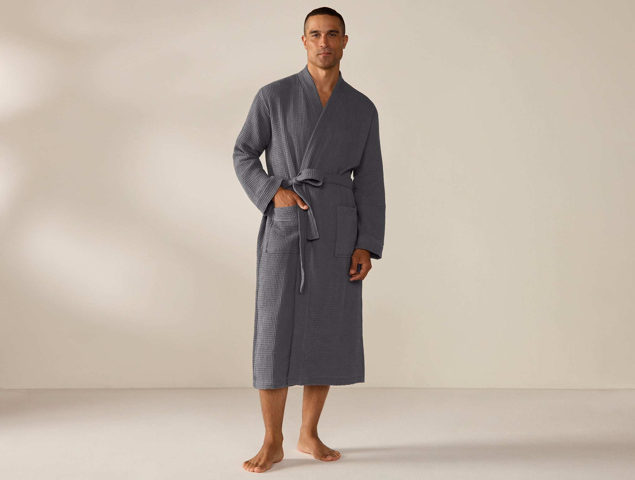 FA25_UnisexOrganicWaffle_Robe_Shadow_M_1421