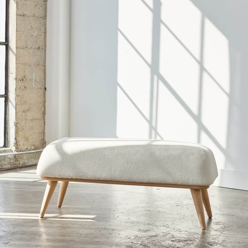 UpholsteredBenchMapleCream1