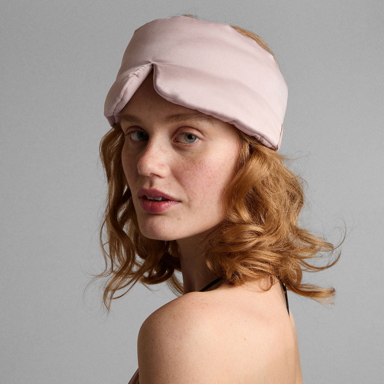 WASHABLE_SILK_SLEEP_MASK_DELICATE_PINK-1